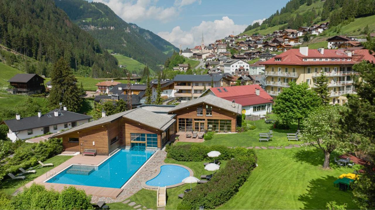 Family Hotel Posta Santa Cristina Val Gardena Kültér fotó